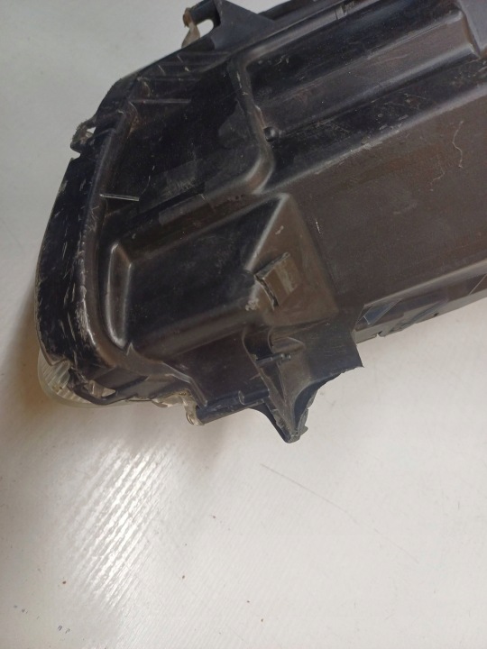 PHARE GAUCHE AVANT MAZDA II 2 D65151040