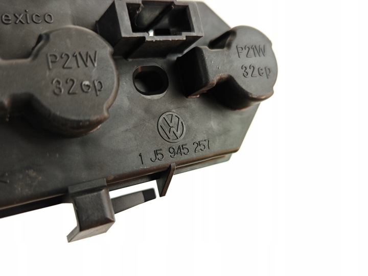 VW BORA BERLINE DOUILLE DOUILLE D'AMPOULE GAUCHE ARRIÈRE 1J5945257