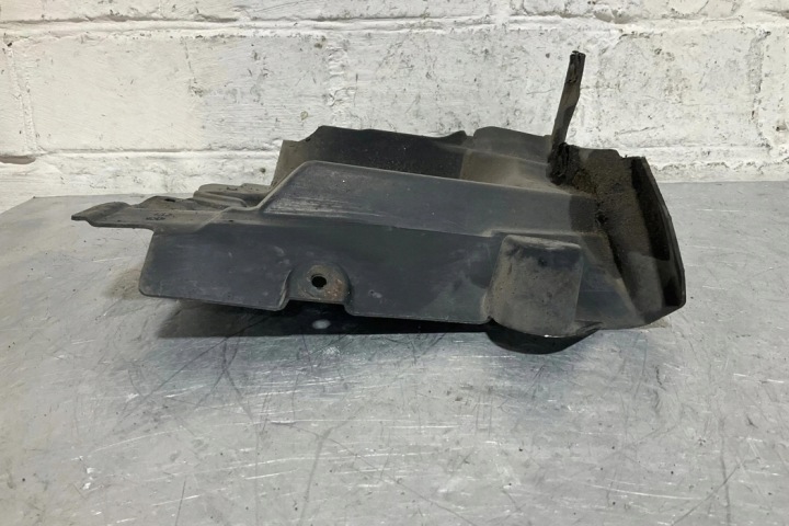 AUTRE CAPUCHONS CHÂSSIS BMW 5 (F10) 7228687 3.0L GASOLINE 225KW 2012