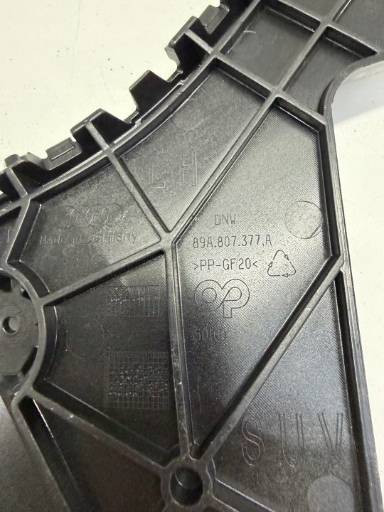 FIXATION GLISSIÈRE PARE-CHOCS GAUCHE ARRIÈRE AUDI Q4 E-TRON 89A807377A