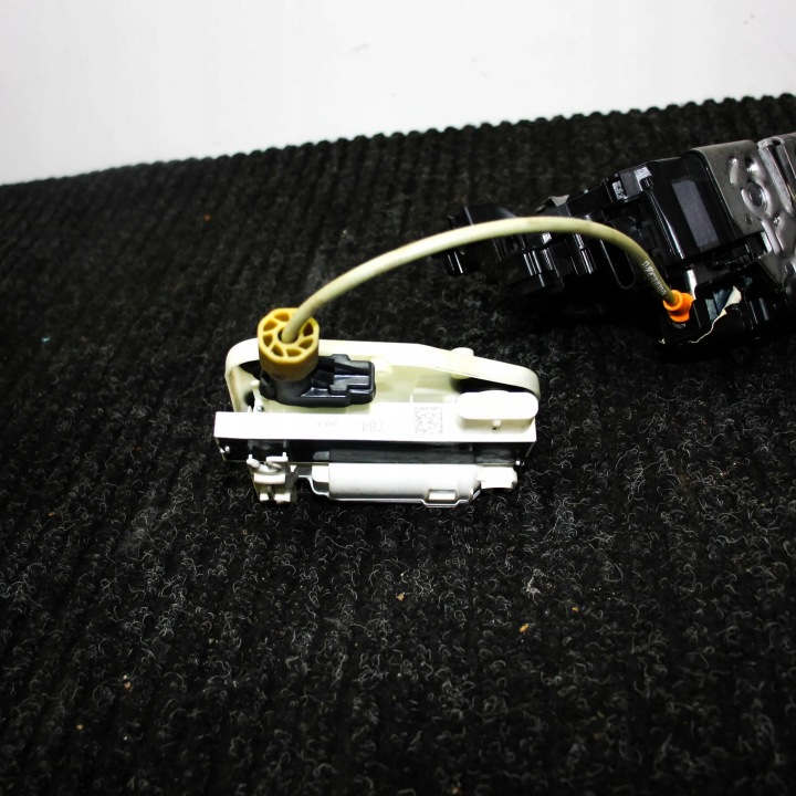 SERRURE ARRIÈRE DROITS PORTES BMW X5 (F15, F85) 7323784 29439582 4.4L 330KW