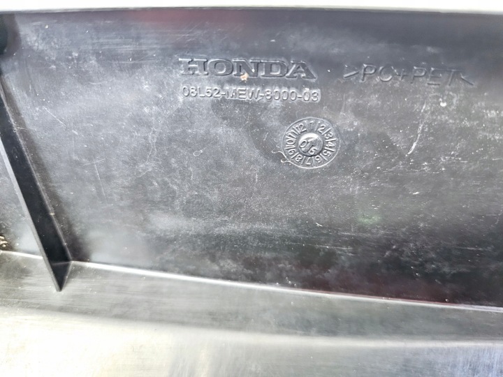 HONDA DEAUVILLE NT NTV 700 COUVERCLE COFFRE DE RANGEMENT DROIT PROTECTION CHÂSSIS