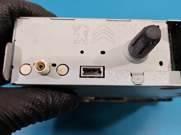 RADIO D'USINE PEUGEOT 301 98134281ZD AUTORADIO