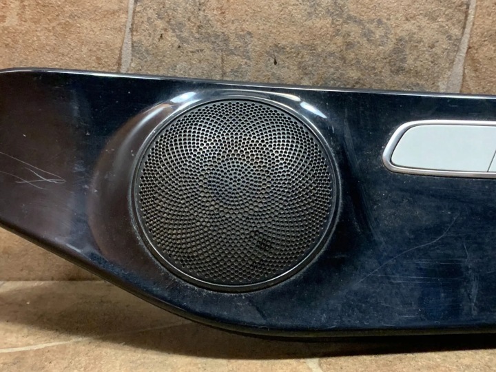 MOULURE DÉCORATIVE FLANC AVANT DROITS PORTES MERCEDES-BENZ C (W205)