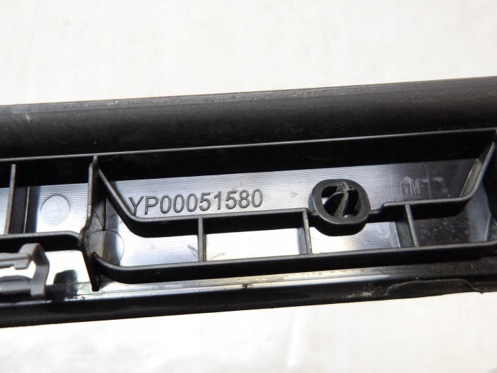 USZCZELKA/LISTWA VITRES AVANT GAUCHE OPEL GRANDLAND X