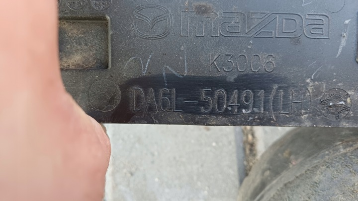 MAZDA 2 DJ LIFT 19-24 MOULURE SEUIL GAUCHE DA6L-50491