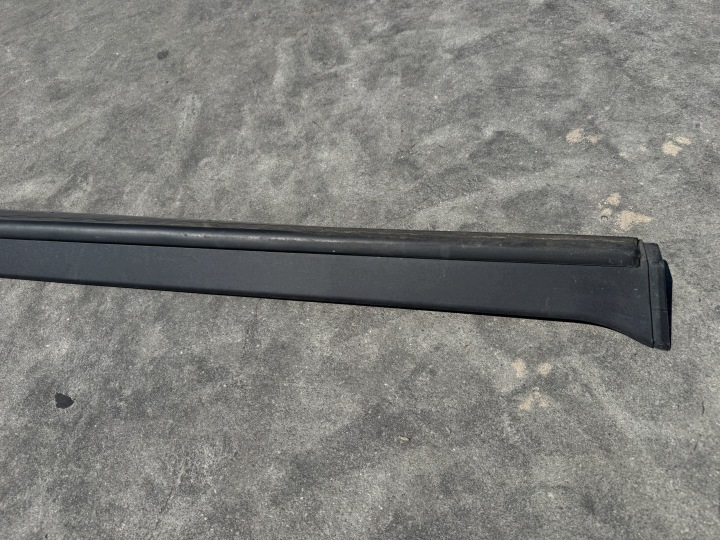MOULURE SEUIL GAUCHE KIA SPORTAGE V 87753-R2000 2023 ANNÉE