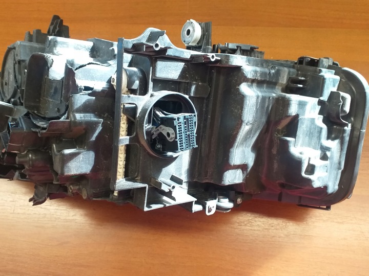 BMW 5 G30 G31 PHARE DROITE 9850582