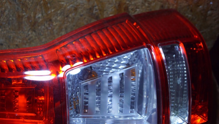 HONDA CR-V III PHARE DROIT ARRIÈRE (S2546)
