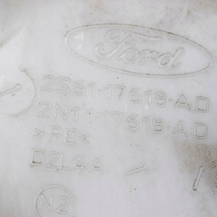 MAZDA 2 2003 RÉSERVOIR LIQUIDE VERS LAVE-GLACES VITRES AVANT AVANT