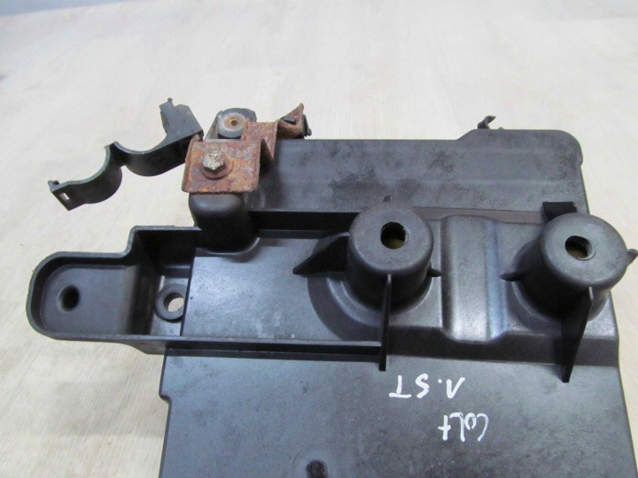 MITSUBISHI COLT VI 1.5T SUPPORT BATTERIE MR989 182