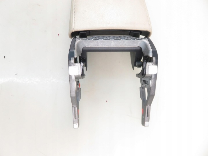 ACCOUDOIR VW JETTA IV (162, 163, AV3, AV2) 5C6864207