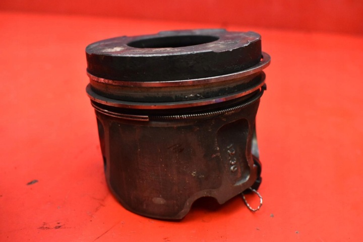 PISTON JEEP GRAND CHEROKEE 4 IV WK2 3.0 D 241 KM 10-14