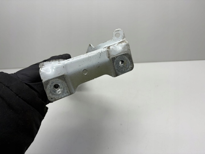 AUDI A3 8Y SUPPORT FIXATION GARDE-BOUE GAUCHE AVANT 8Y0821131
