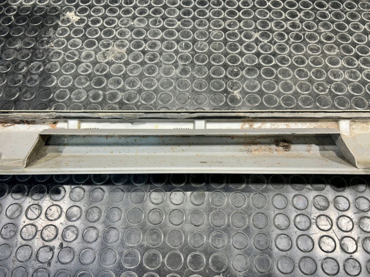 VW T5 MULTIVAN PANAMERICANA 09-15 MOULURE SEUIL GAUCHE AVANT AVANT