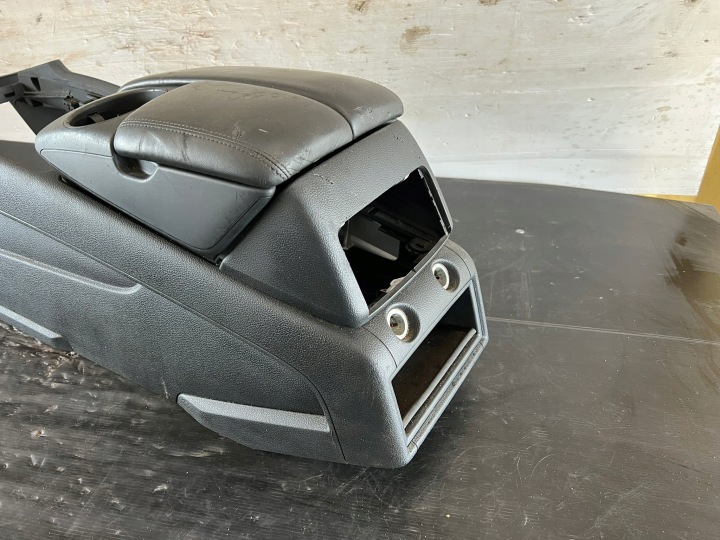 AUDI Q7 4L TUNNEL CENTRAL ACCOUDOIR 4L2863244C