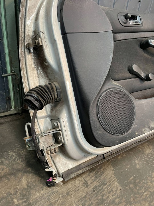 VW GOLF IV HAYON 3D PORTES DROIT AVANT COMPLET LB7Z
