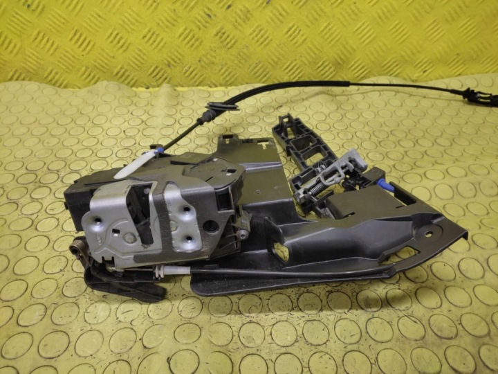 FORD FIESTA MK7 SERRURE DE PORTE DROIT AVANT 8A6AA21812BF