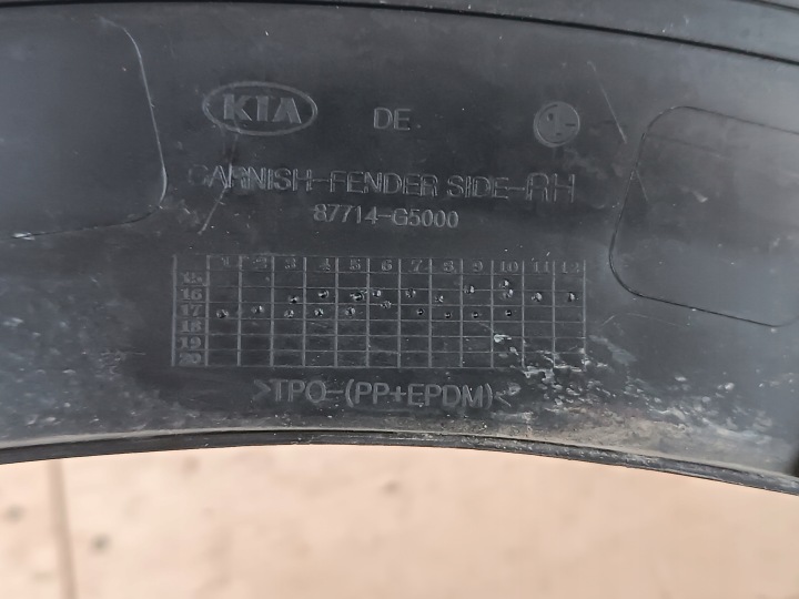 KIA NIRO 2016-2021 MOULURE REVÊTEMENT AILE DROIT AVANT AVANT 87714-G5000