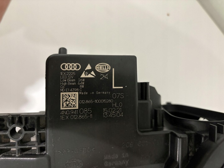 AUDI A8 D5 PHARE GAUCHE AVANT LASER 4N0941085