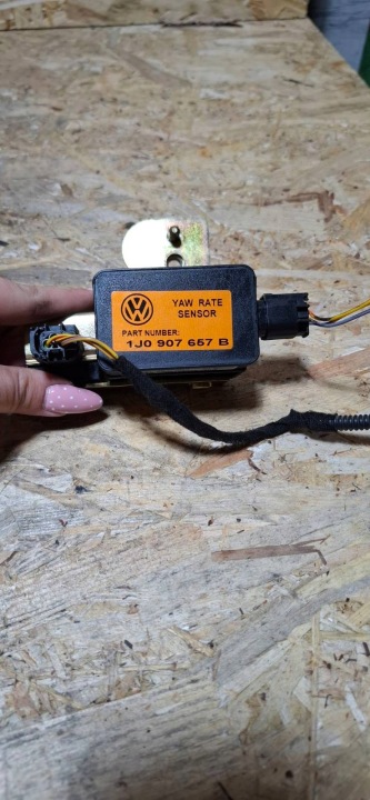 CAPTEUR ESP VW BORA 1J0907657B