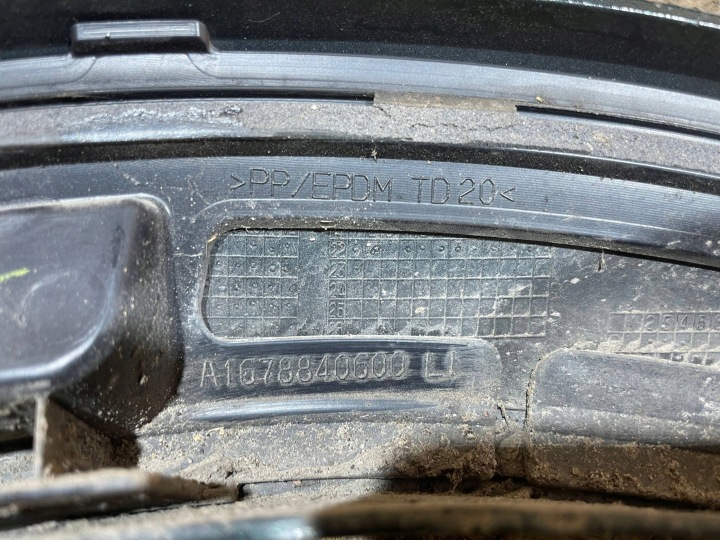 MERCEDES GLE II 2 W167 AMG 18- MOULURE REVÊTEMENT SUR AILE GAUCHE ARRIÈRE ARRIÈRE