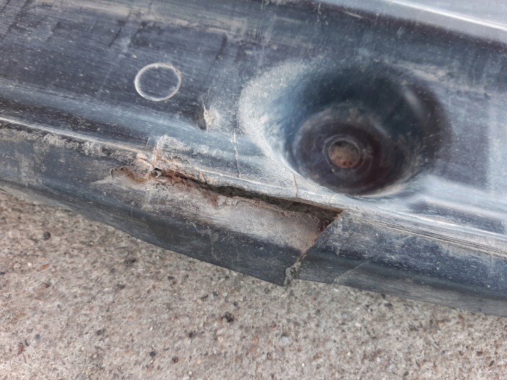 MERCEDES W203 PROTECTION CHÂSSIS GAUCHE A2036190138