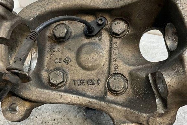 ROTULE DE DIRECTION AVANT GAUCHE BMW 5 (E60) 6760953 4.8L GASOLINE 2008