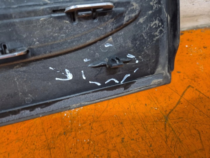 MERCEDES GLA II H247 19- SUV MOULURE PORTES AVANT AVANT DROITE A2477208000