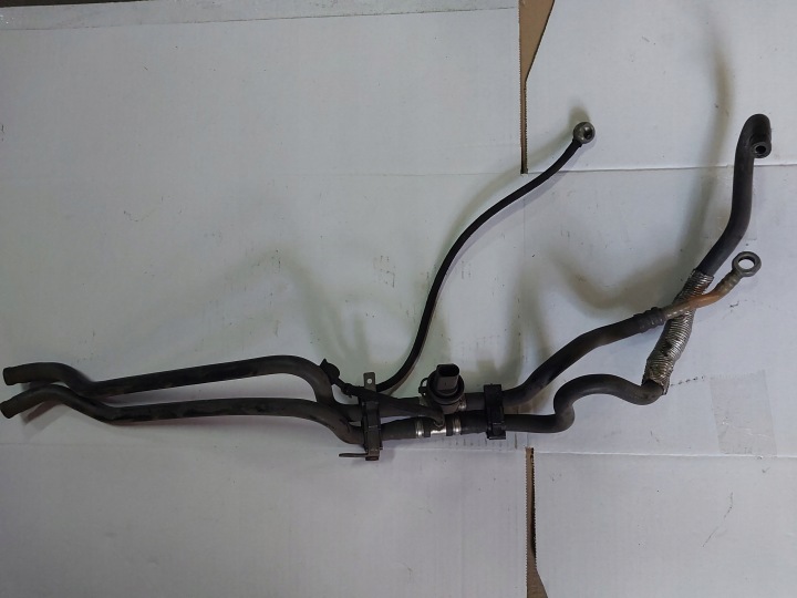 CONDUITES DE DÉRIVATION CARBURANTS AUDI A8 D3 4.0 TDI ASE 057130300P