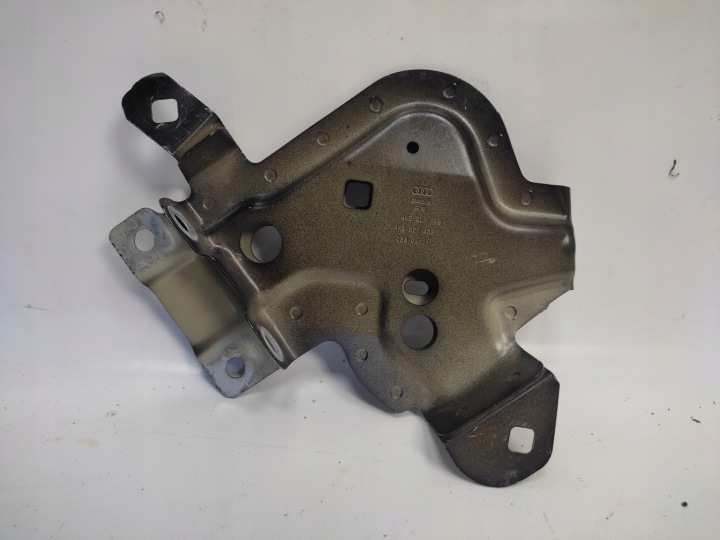 SUPPORT GARDE-BOUE GAUCHE AVANT AUDI E-TRON 4KE821149