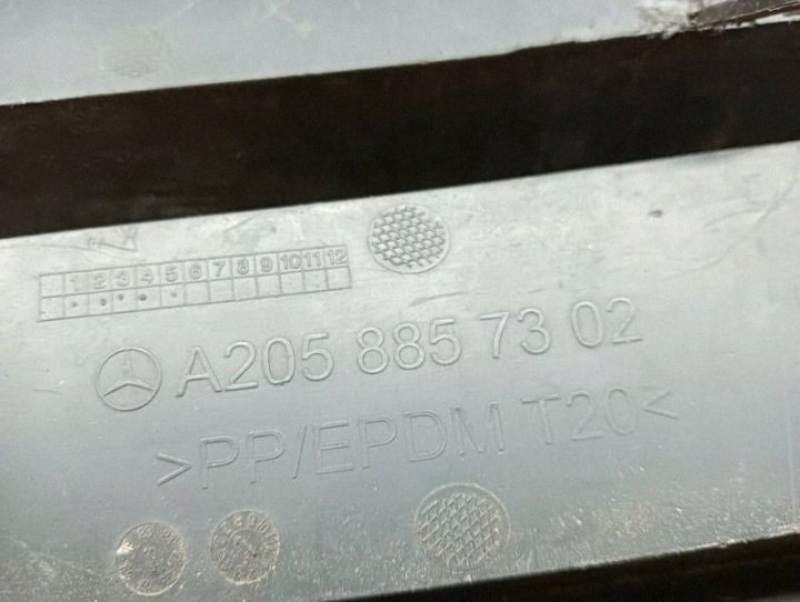 M42 MERCEDES C-KLASA W205 LIFT AMG GRILLE PARE-CHOCS DROIT AVANT A2058857302