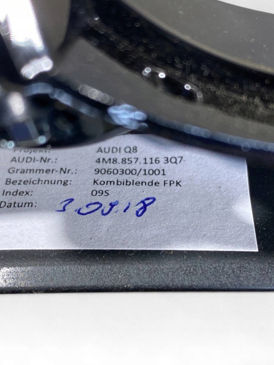AUDI Q8 MOULURE DÉCORATIVE TABLEAU DE BORD 4M8857116