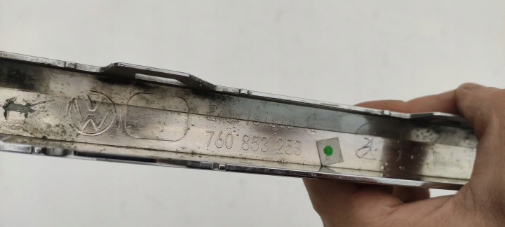 VW TOUAREG III 3 760 GAUCHE CHROME MOULURE PARE-CHOCS AVANT AVANT (BZ/B04)