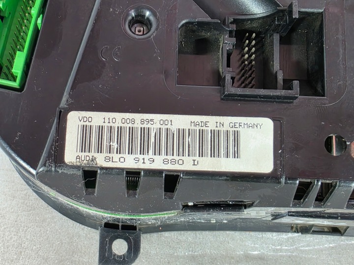 COMPTEUR TABLEAU DE BORD 8L0919880D AUDI A3 8L 1.9TDI 99R- EUROPE