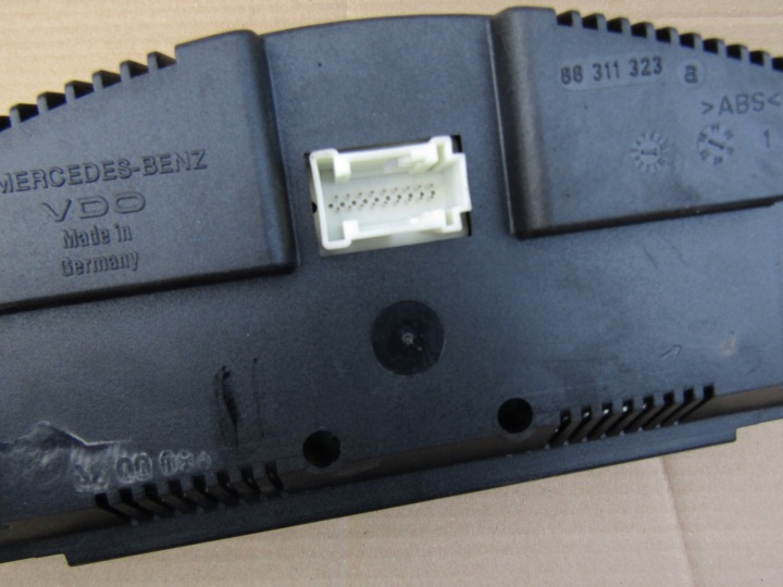 E4 MERCEDES W203 COUPÉ COMPTEUR TABLEAU DE BORD ESSENCE 2.0K
