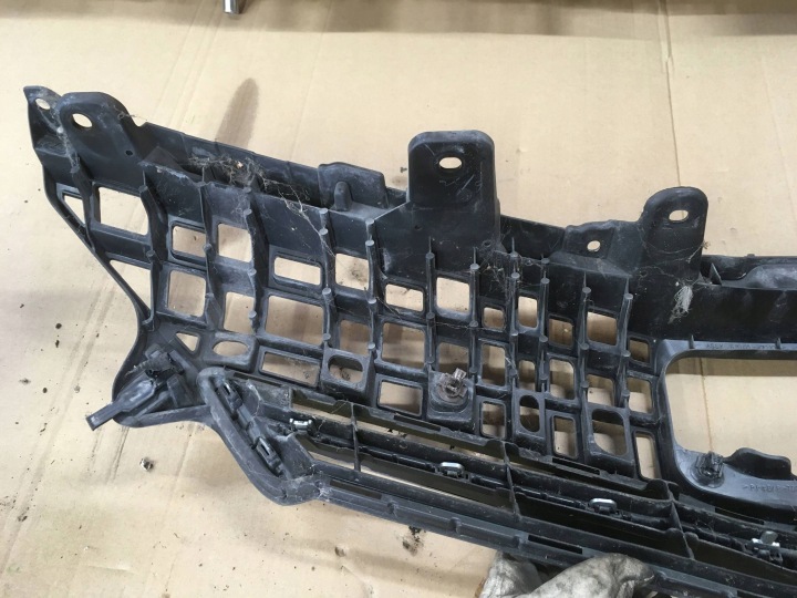 GRILLE CALANDRE TOYOTA PRIUS+ (ZVW40) 2013 5310147010