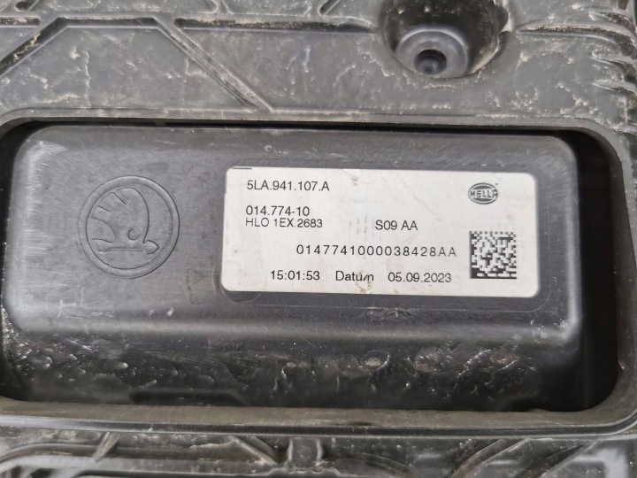 SKODA ENYAQ IV 5LA SPORTLINE 20-25 GRILLE CALANDRE PHARE AVANT LED 5LA941107A