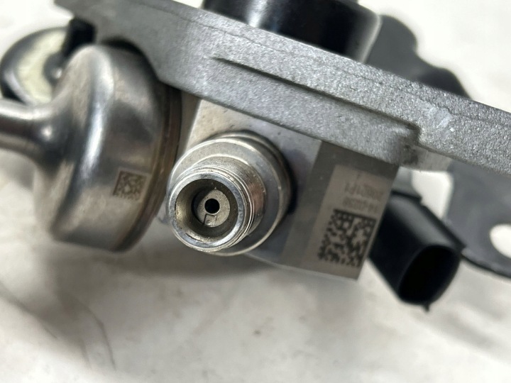 POMPE INJECTION CHEVROLET CAMARO 12711661
