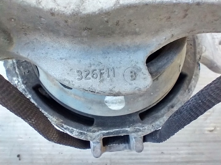 VOLVO V40 2 II 2.0 D2 MANUEL COUSSIN POIGNÉE BOÎTE DE VITESSES 326F09