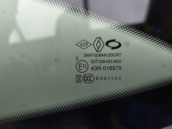 RENAULT ARKANA 2023 GLACE LATÉRALE ARRIÈRE E001143