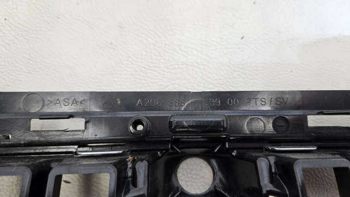 GRILLE CALANDRE RADIATEUR MERCEDES C-KLASA A206 A2068883900