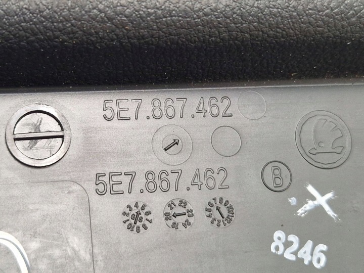 SKODA OCTAVIA MK4 2020 ARRIÈRE CÔTÉ DROITE AUTRE ÉLÉMENTS WYKONCZENIA COUVERCLES DE COFFRE