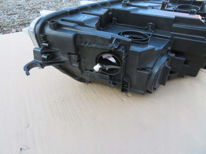 PROJECTEUR GAUCHE OCTAVIA III 5E1941017A