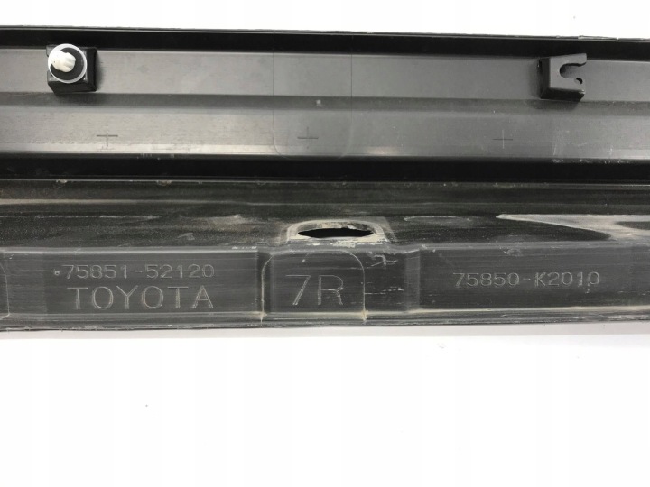 TOYOTA YARIS CROSS 20- MOULURE SEUIL EXTÉRIEUR DROITE 75851-52120