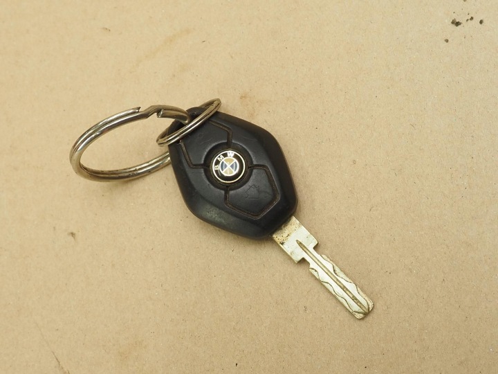 CONTACTEUR D'ALLUMAGE CLÉ SEMELLE BMW E39 LIFT (2000-2003) 1095820