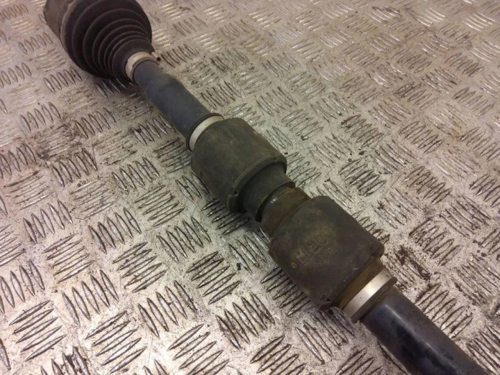 DEMI-ARBRE AVANT DROITE HYUNDAI IX35 (LM, EL ELH) 495012Y930 1.68L DIESEL
