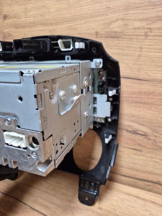 RADIO D'USINE PANNEAU ORIGINAL 14797726 MAZDA II 2009