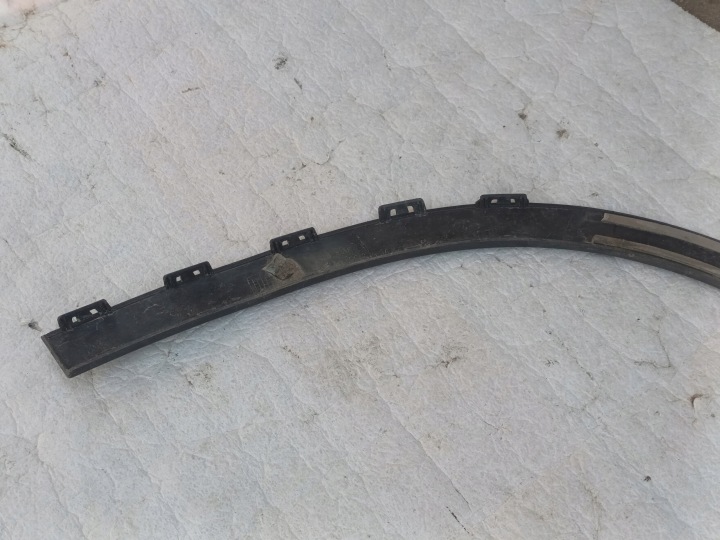 MOULURE AVANT DROITE MERCEDES GLA AVANT DROIT A156