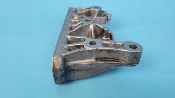 MERCEDES W177 A180 22R SUPPORT FIXATION POIGNÉE COUSSINS DROITE A6542230004